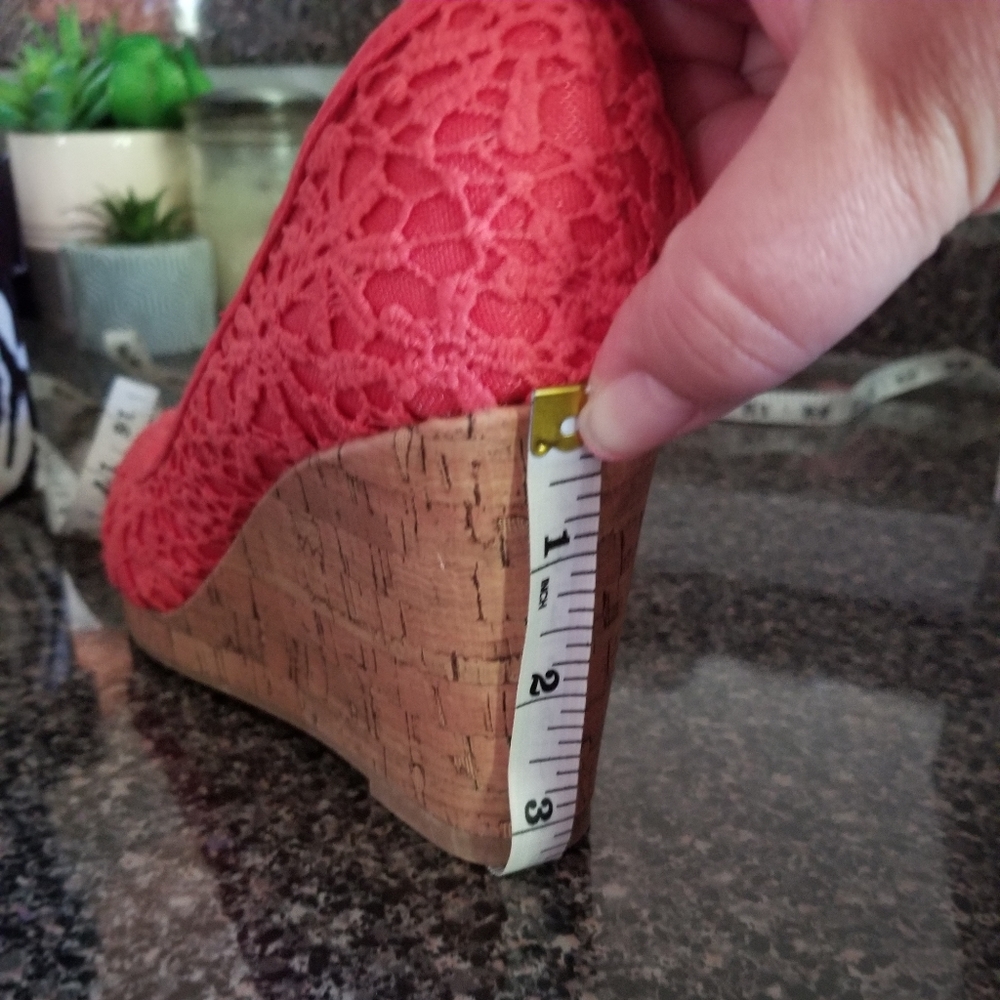 Coral Wedge Size 6 - Picture 2 of 3